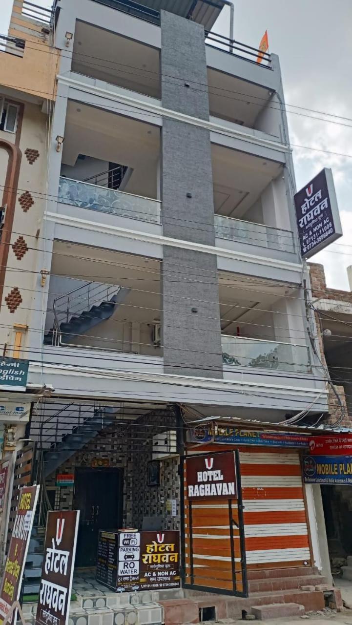 Hotel Raghavan In Front Of Railway Station Platform No 8 Ujjain Exterior photo