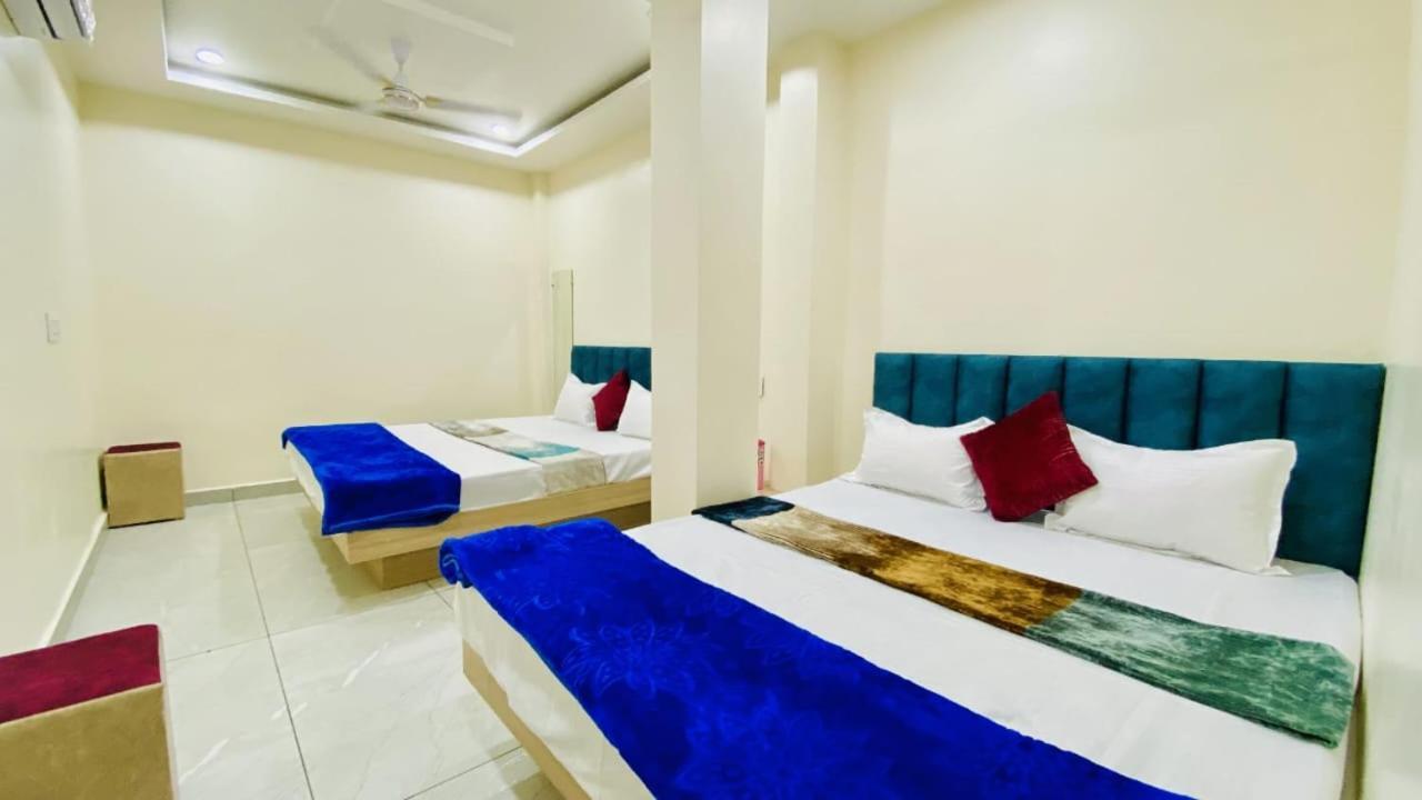 Hotel Raghavan In Front Of Railway Station Platform No 8 Ujjain Exterior photo